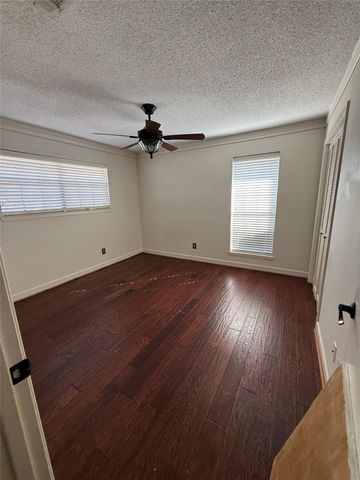 214 meadowlakes DR, Meadowlakes, TX 78654