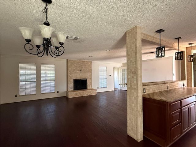 214 meadowlakes DR, Meadowlakes, TX 78654