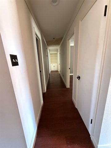 214 meadowlakes DR, Meadowlakes, TX 78654