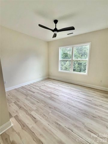 1204 Spring Time Court SW, Lenoir, NC 28645
