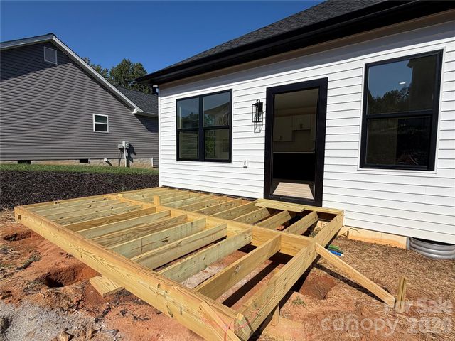 1204 Spring Time Court SW, Lenoir, NC 28645