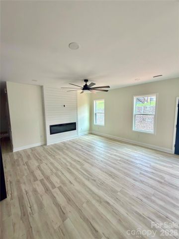 1204 Spring Time Court SW, Lenoir, NC 28645