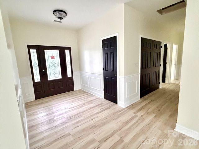 1204 Spring Time Court SW, Lenoir, NC 28645