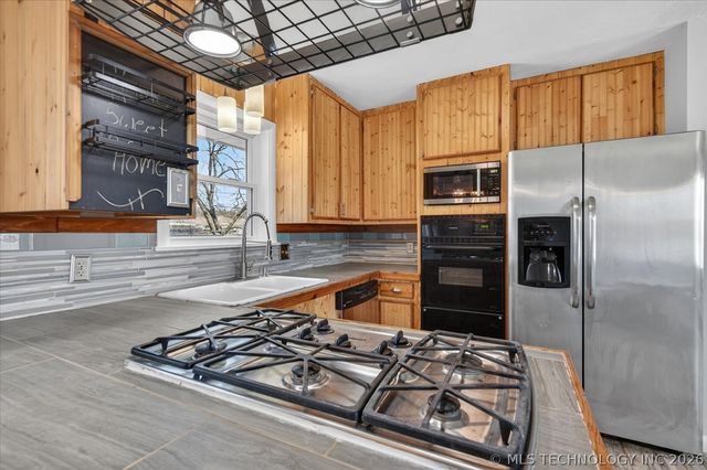 4100 Wayside Drive, Bartlesville, OK 74006