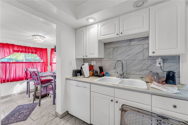 2123 N Taylor Road, Cleveland Heights, OH 44112