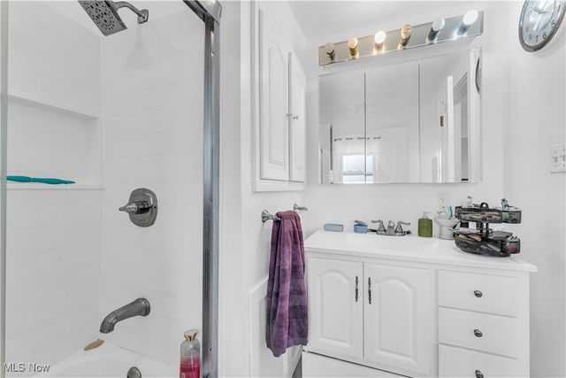 2123 N Taylor Road, Cleveland Heights, OH 44112