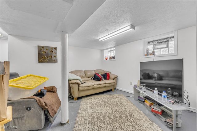 2123 N Taylor Road, Cleveland Heights, OH 44112