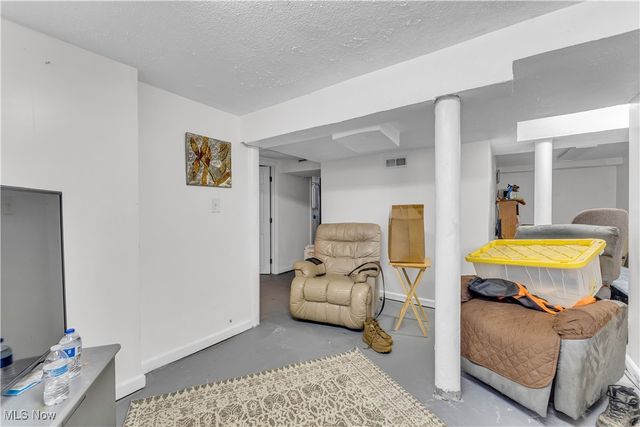 2123 N Taylor Road, Cleveland Heights, OH 44112