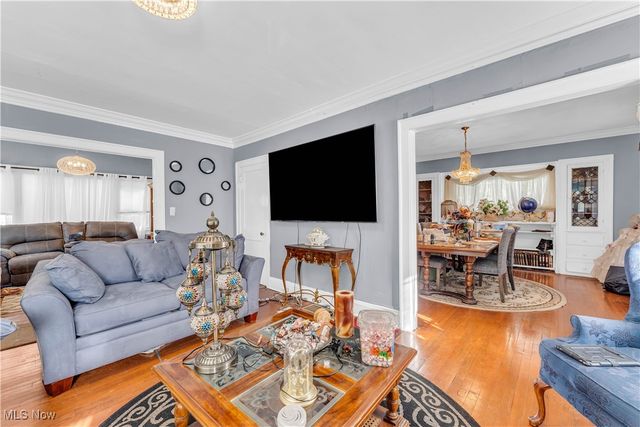 2123 N Taylor Road, Cleveland Heights, OH 44112