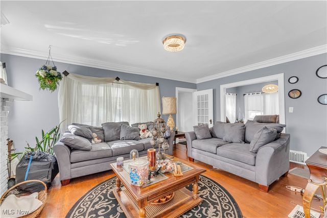 2123 N Taylor Road, Cleveland Heights, OH 44112