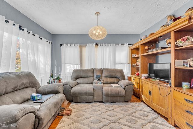 2123 N Taylor Road, Cleveland Heights, OH 44112