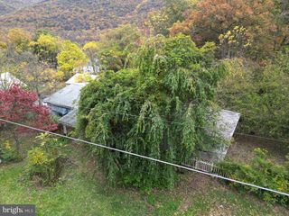 6852 UPPER RD, Shamokin, PA 17872
