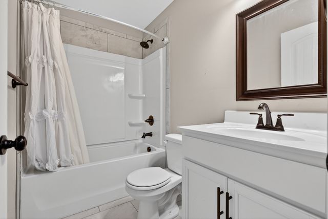 525 Low Country Ct, Clarksville, TN 37042