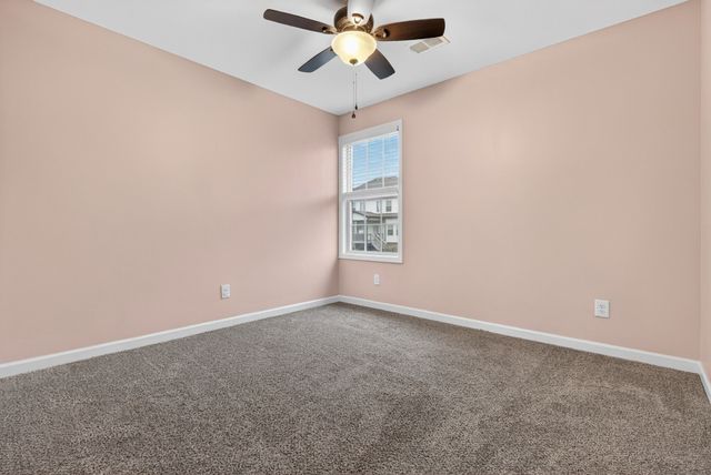 525 Low Country Ct, Clarksville, TN 37042