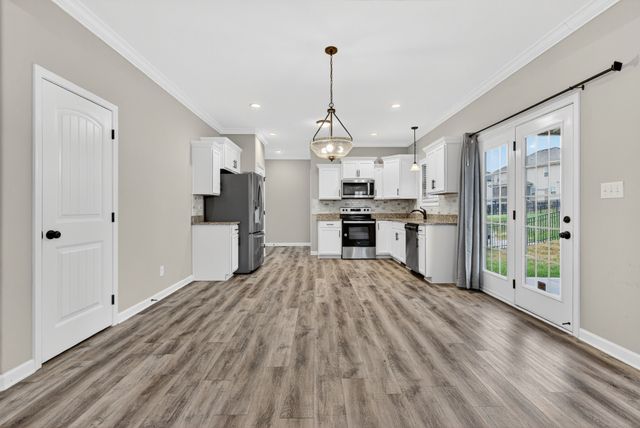 525 Low Country Ct, Clarksville, TN 37042