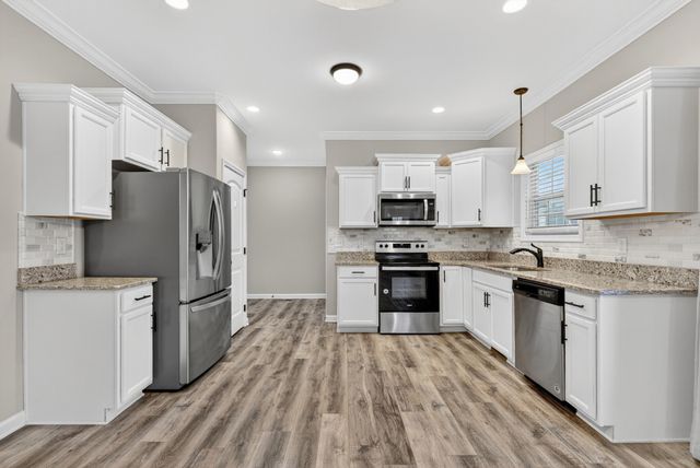 525 Low Country Ct, Clarksville, TN 37042