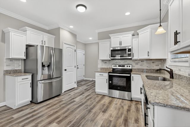 525 Low Country Ct, Clarksville, TN 37042