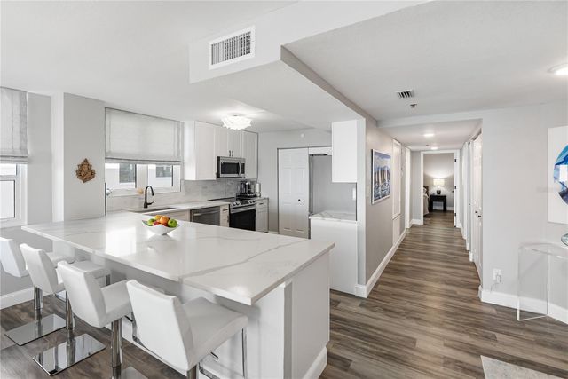 97 SUNSET DRIVE 201, Sarasota, FL 34236