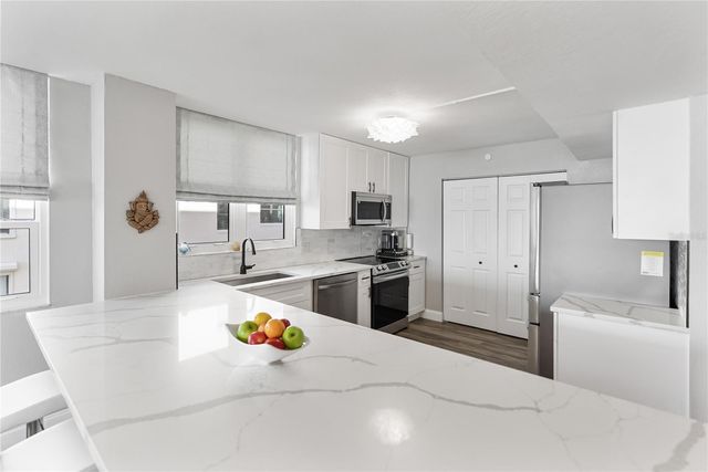 97 SUNSET DRIVE 201, Sarasota, FL 34236