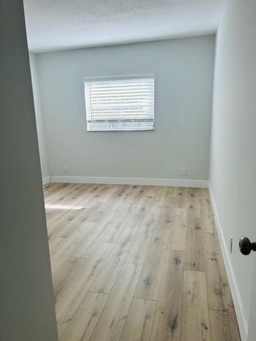 260 NW 19th Street 6, Boca Raton, FL 33432