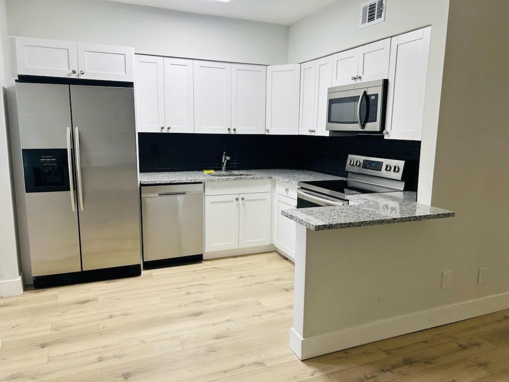 260 NW 19th Street 6, Boca Raton, FL 33432