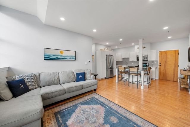 486 E 3rd St. 11, Boston, MA 02127