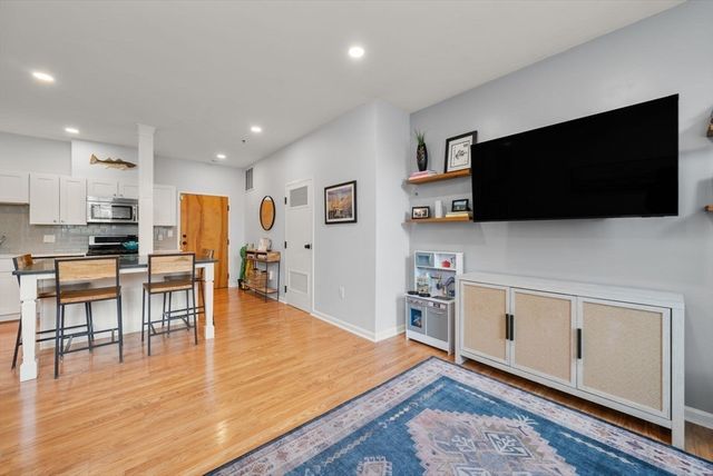 486 E 3rd St. 11, Boston, MA 02127