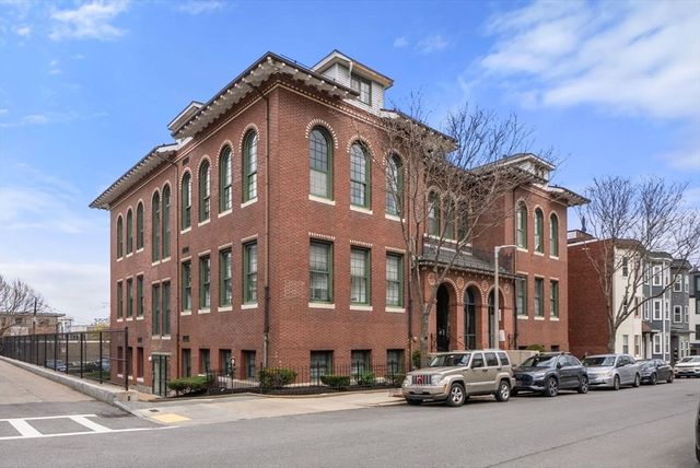 486 E 3rd St. 11, Boston, MA 02127