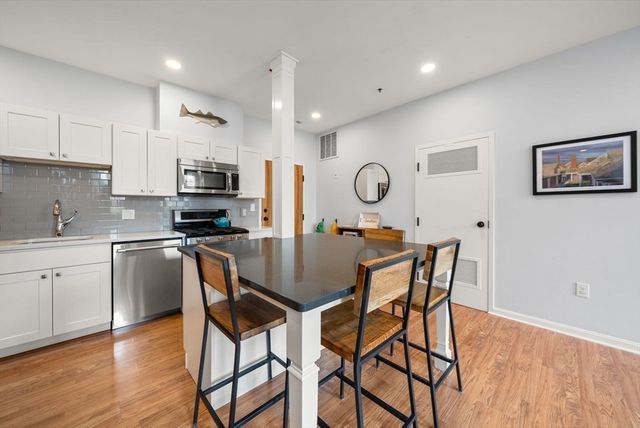 486 E 3rd St. 11, Boston, MA 02127