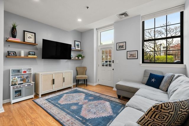 486 E 3rd St. 11, Boston, MA 02127