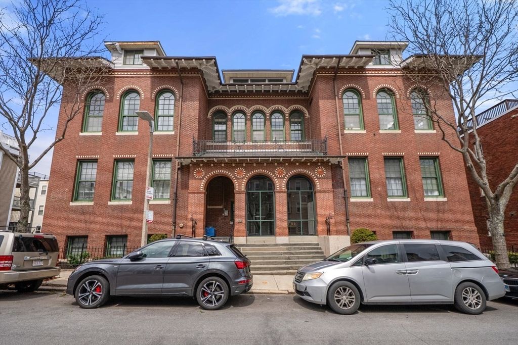 486 E 3rd St. 11, Boston, MA 02127