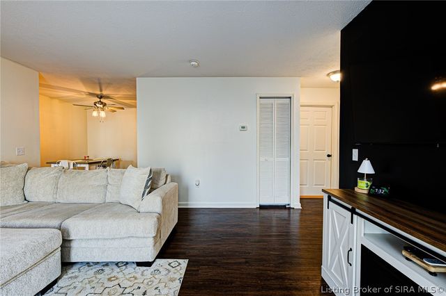 110 Colonial Drive, New Albany, IN 47150