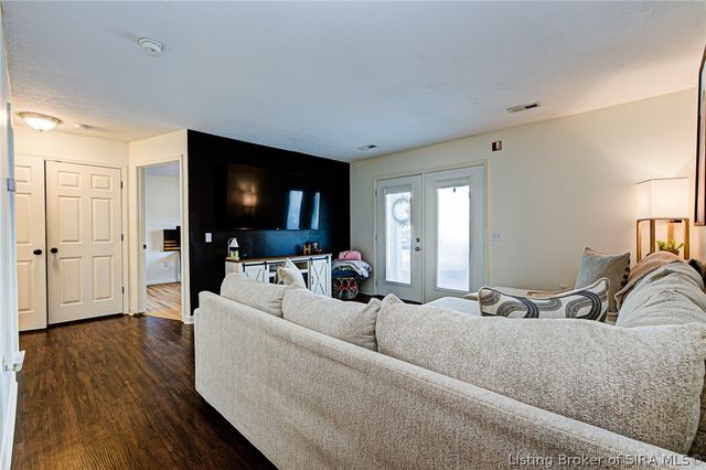 110 Colonial Drive, New Albany, IN 47150