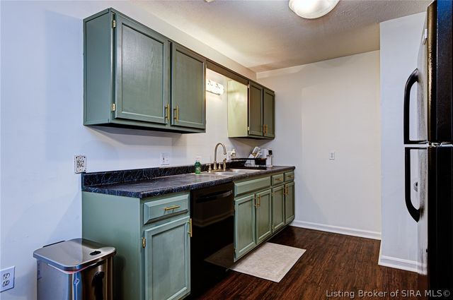 110 Colonial Drive, New Albany, IN 47150