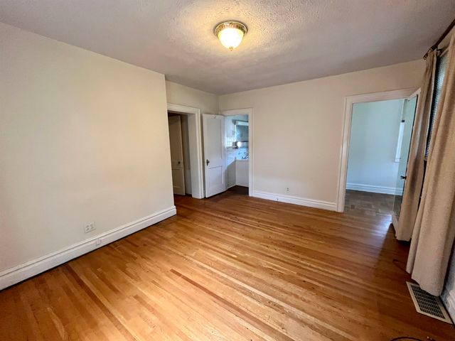 1140 10th Avenue, Huntington, WV 25701