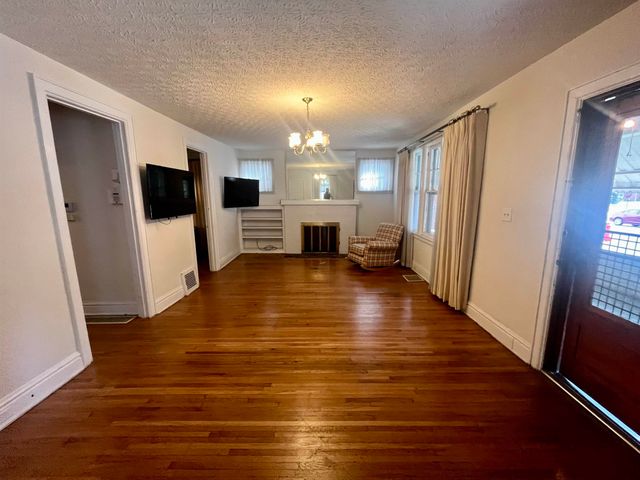 1140 10th Avenue, Huntington, WV 25701