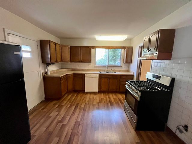 1140 10th Avenue, Huntington, WV 25701