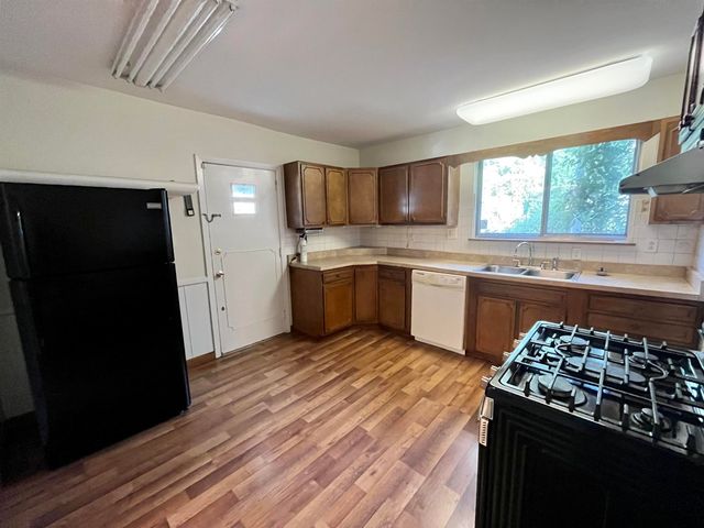 1140 10th Avenue, Huntington, WV 25701