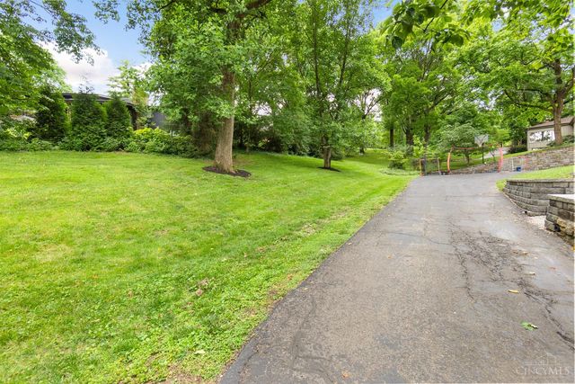 555 Reily Road, Wyoming, OH 45215