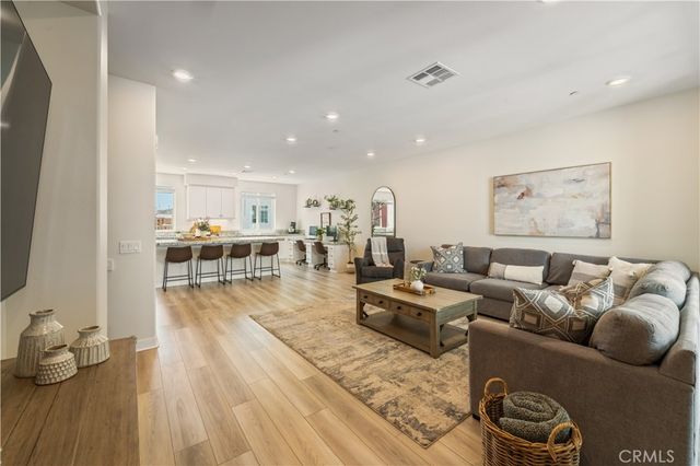 27461 Viero Place, Valencia, CA 91381