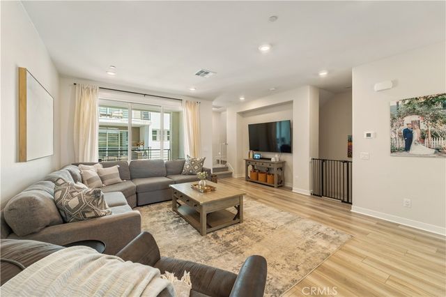 27461 Viero Place, Valencia, CA 91381