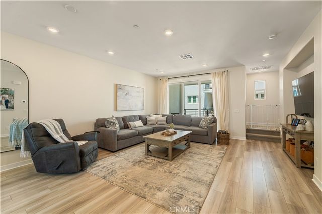 27461 Viero Place, Valencia, CA 91381