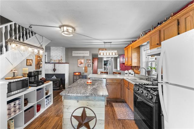 1380 Main Street, Gentry, AR 72734