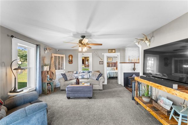 1380 Main Street, Gentry, AR 72734