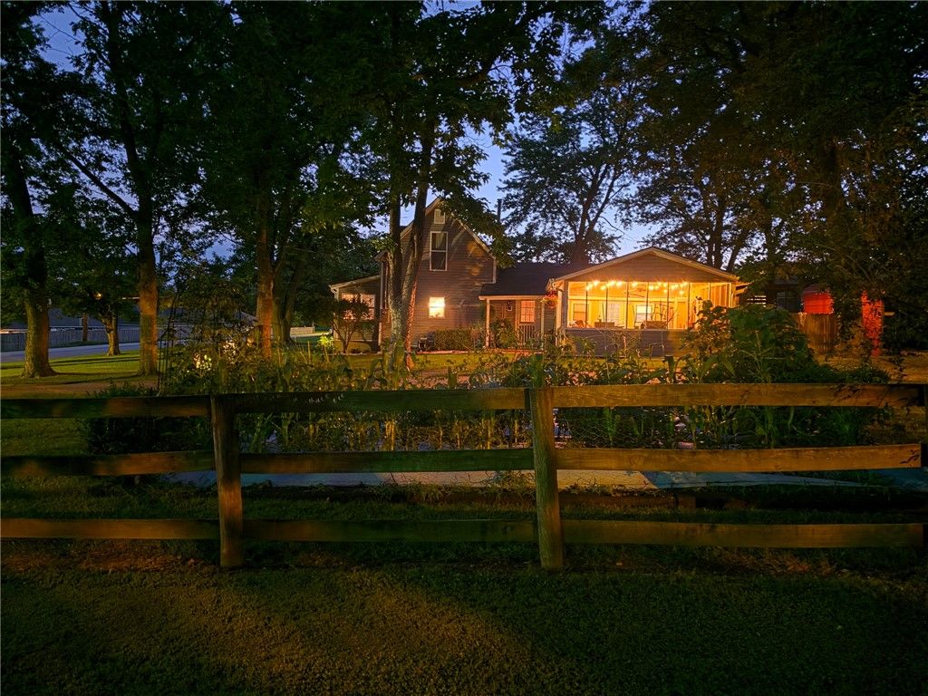 1380 Main Street, Gentry, AR 72734