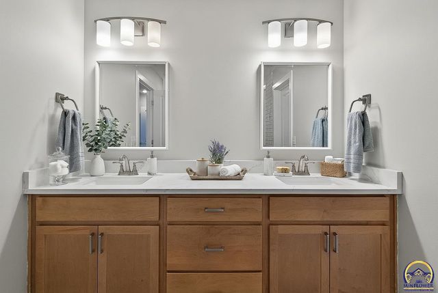 7700 SW 24th TER, Topeka, KS 66614