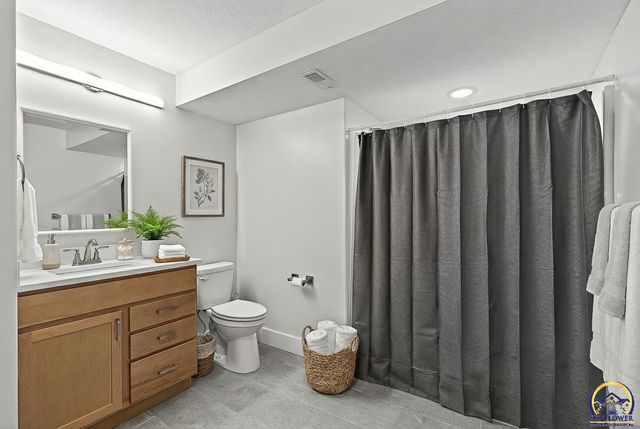 7700 SW 24th TER, Topeka, KS 66614