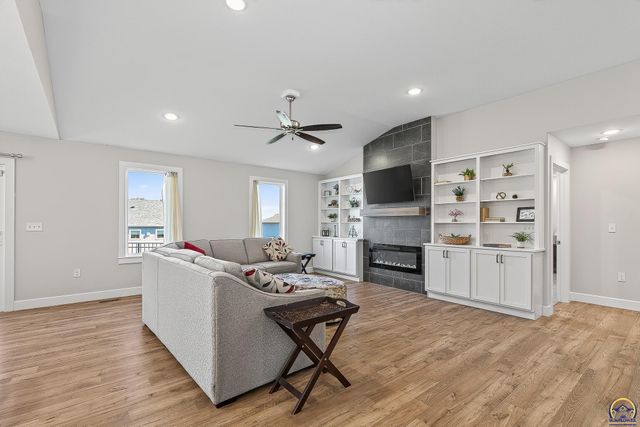 7700 SW 24th TER, Topeka, KS 66614