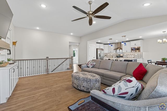 7700 SW 24th TER, Topeka, KS 66614