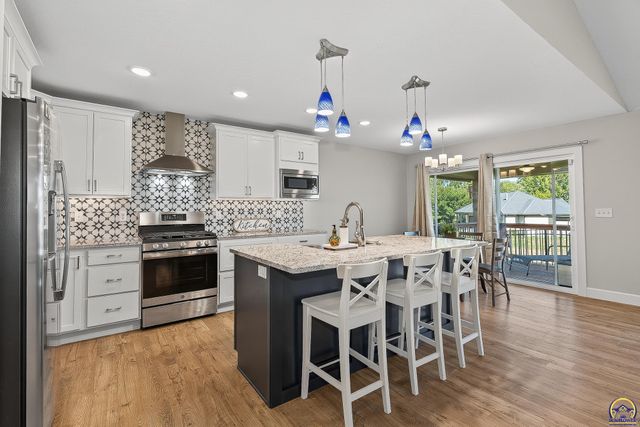 7700 SW 24th TER, Topeka, KS 66614